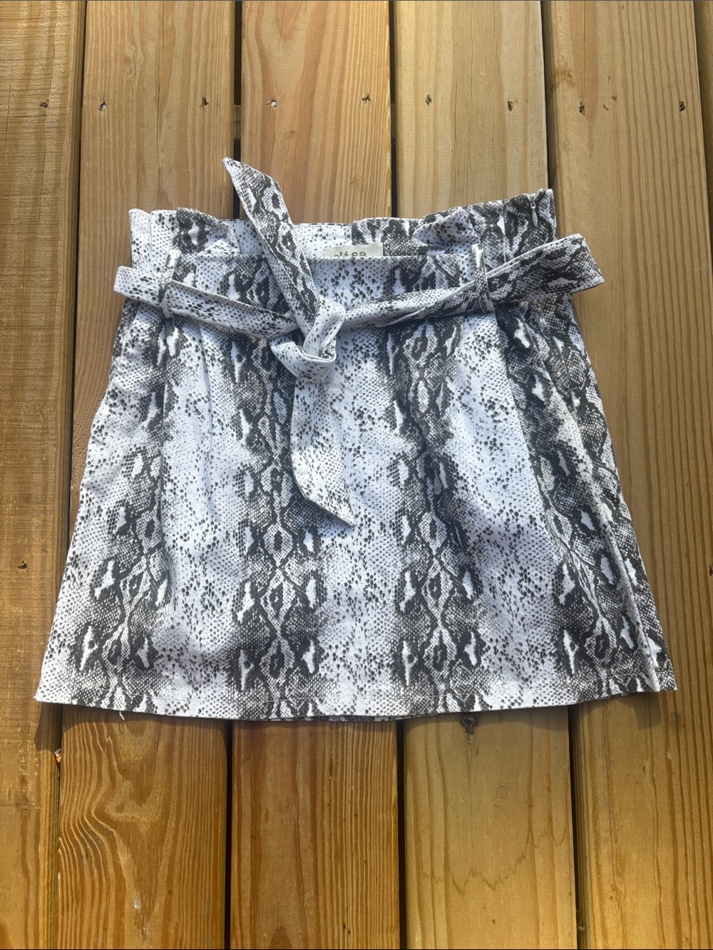 C’isa Black & White Snakeskin Print Mini Skirt – Size Large